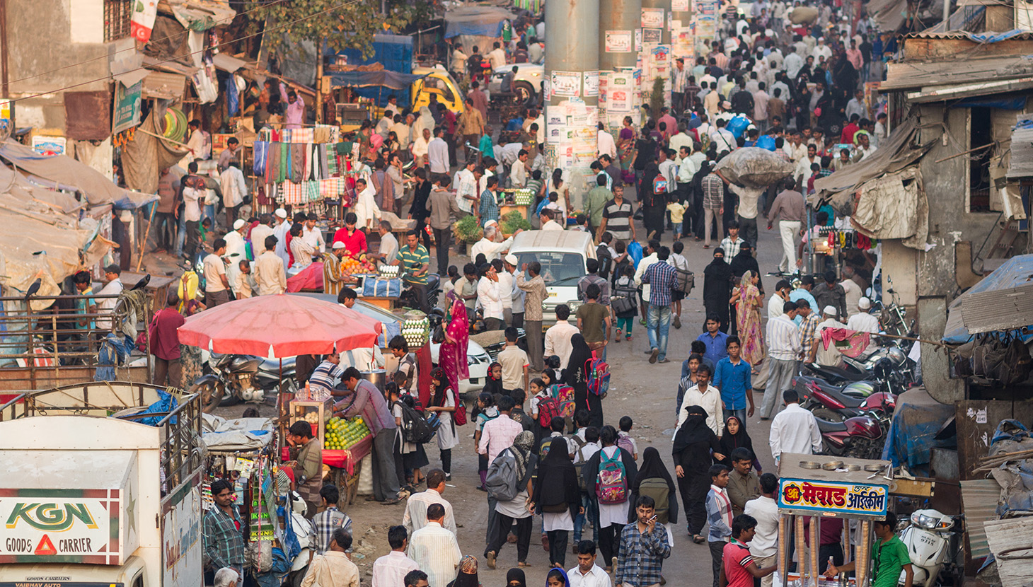 In contrast, the streets of Dharavi, Mumbai ph. Adam Cohen